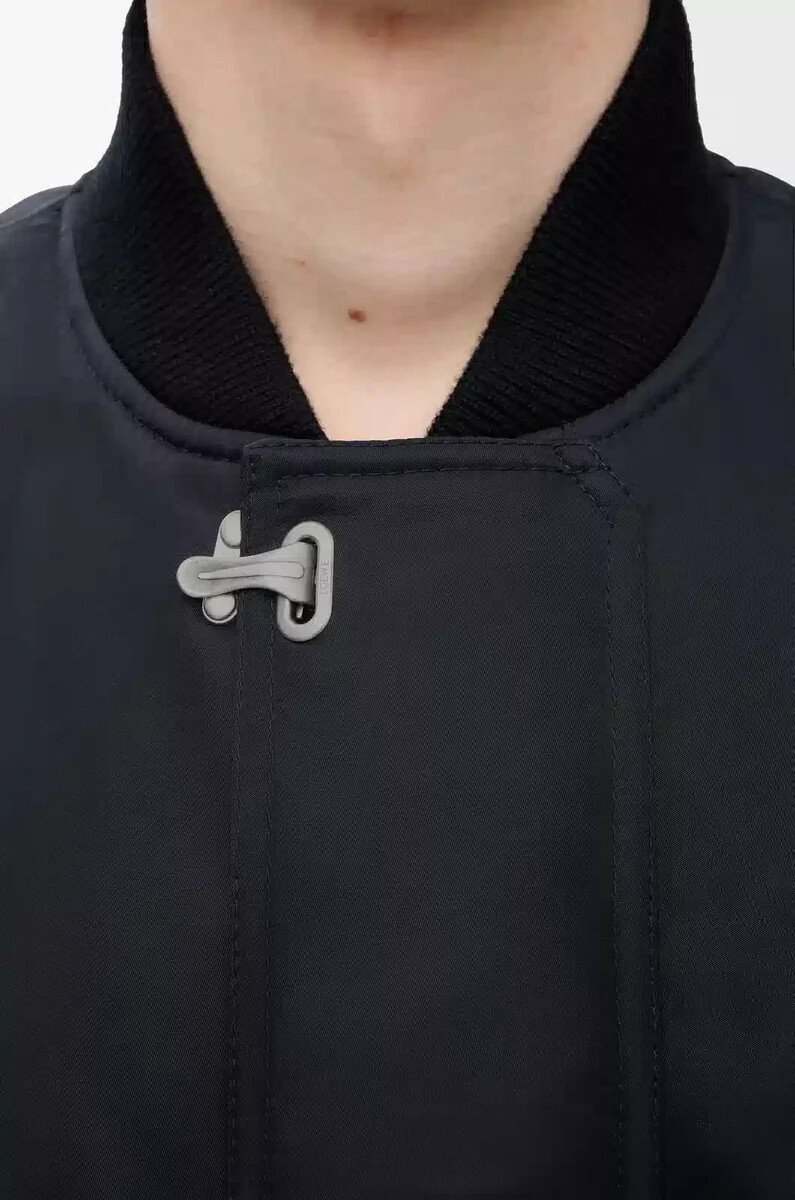 chaqueta de nailon negra