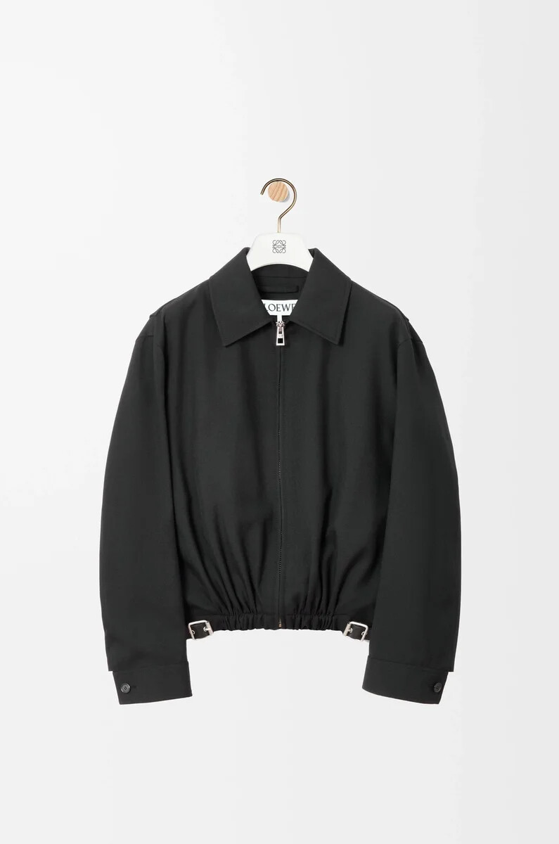 chaqueta con cinturón de lana negra