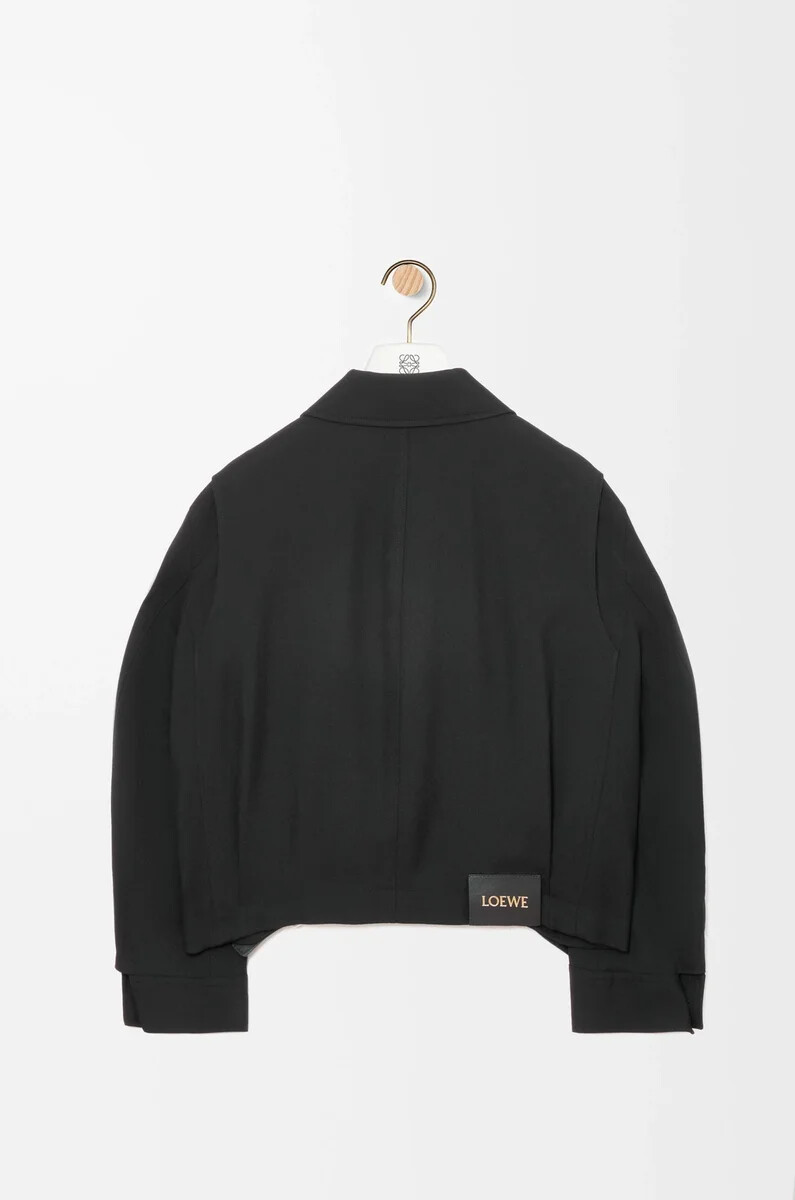 chaqueta con cinturón de lana negra