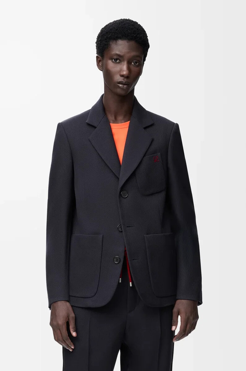chaqueta de lana azul marino oscuro