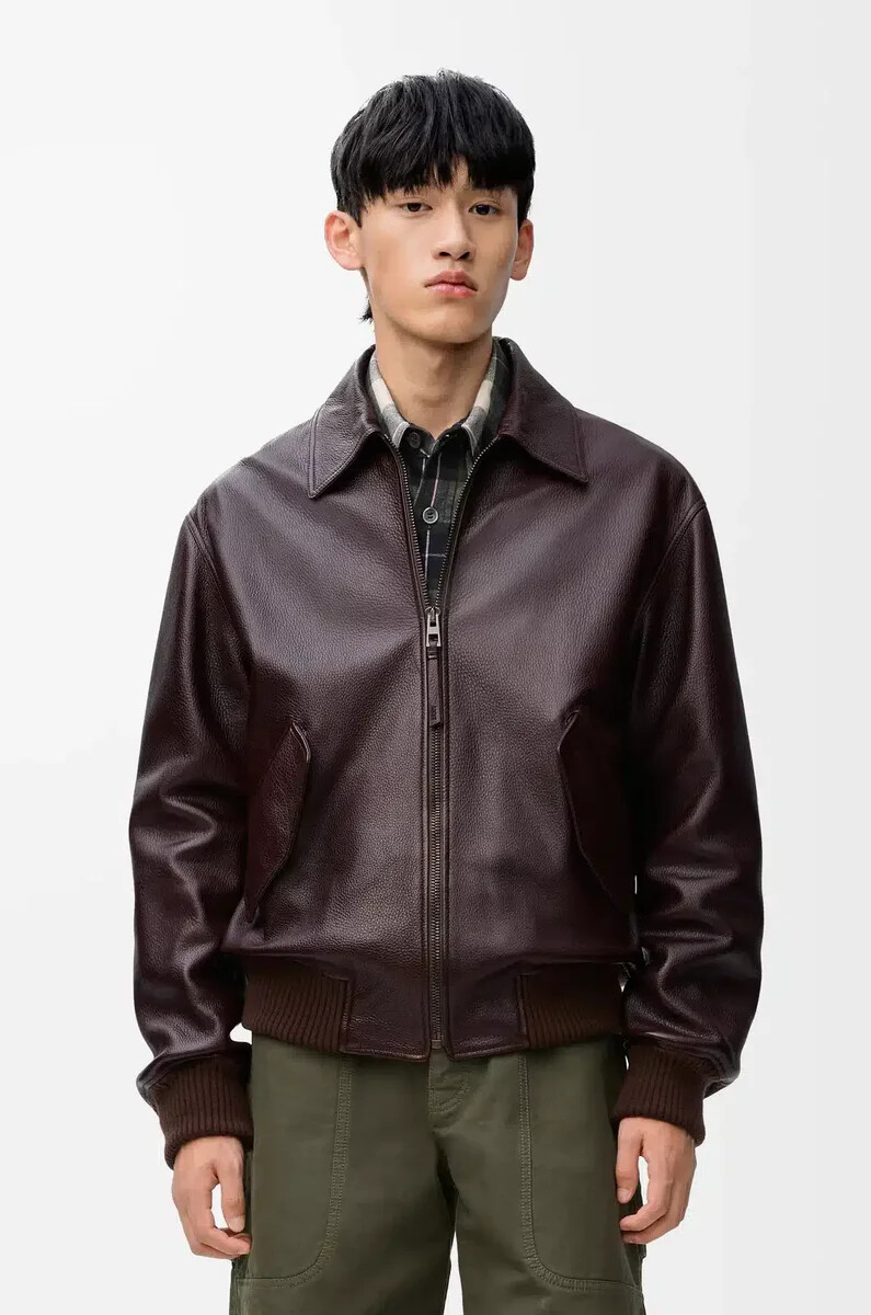 chaqueta de aviador en piel de ciervo color sangre de buey