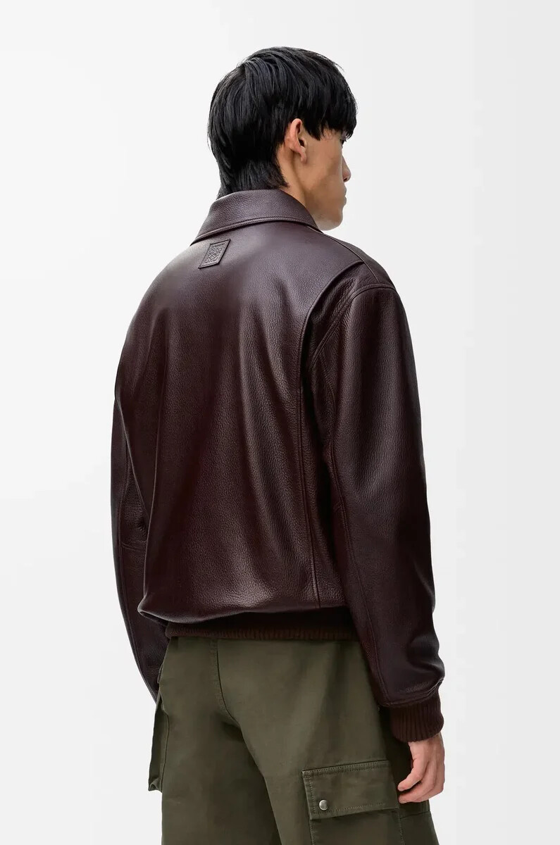 chaqueta de aviador en piel de ciervo color sangre de buey