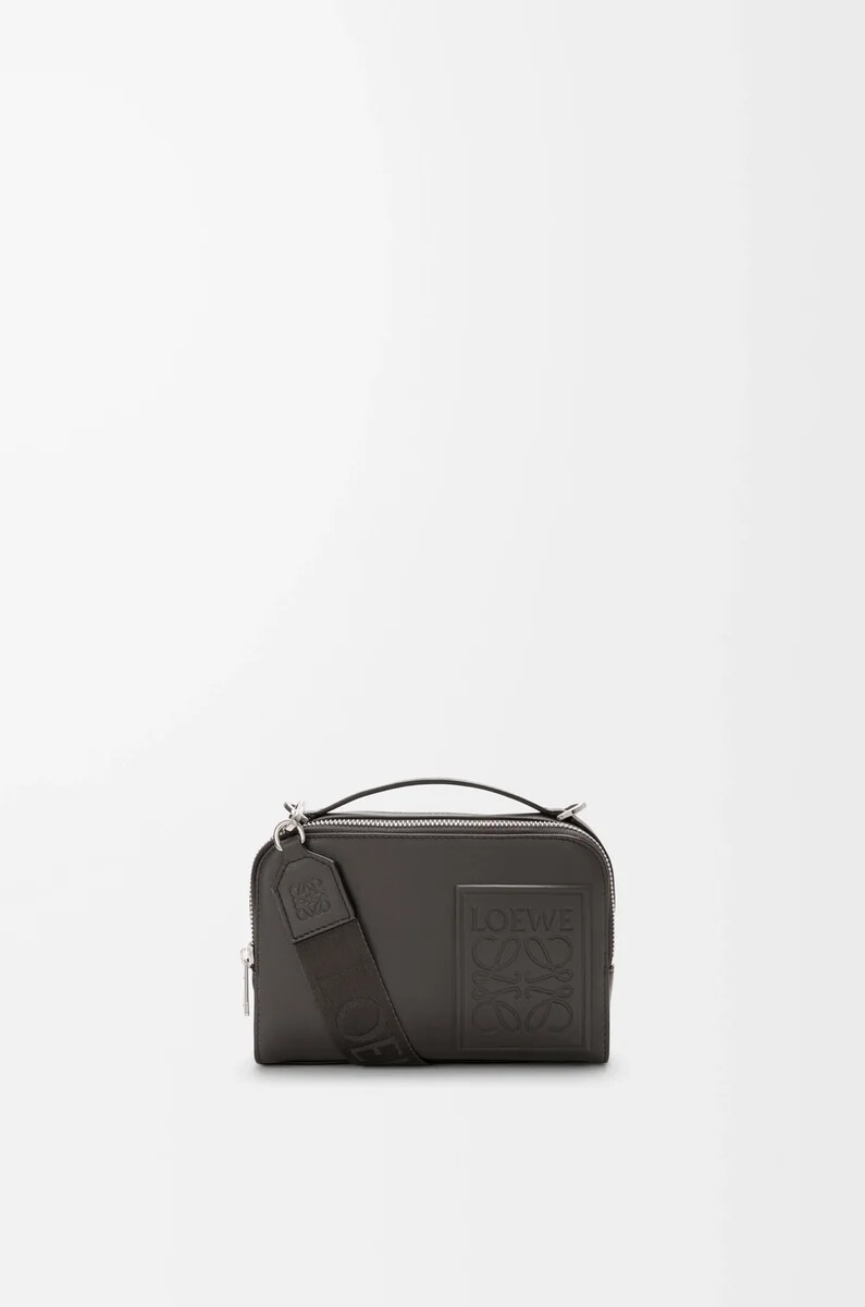 mini bolso bandolera para cámara en piel de becerro satinada gris oscuro
