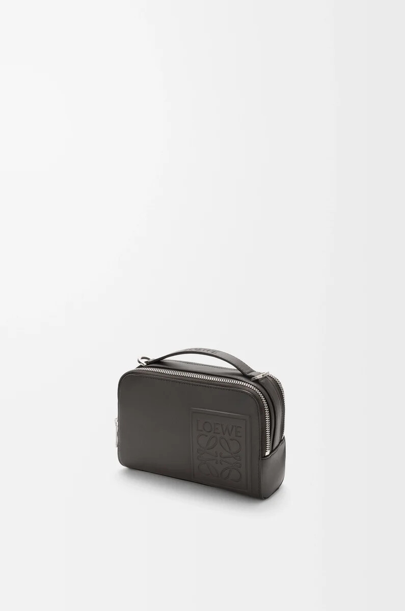 mini bolso bandolera para cámara en piel de becerro satinada gris oscuro