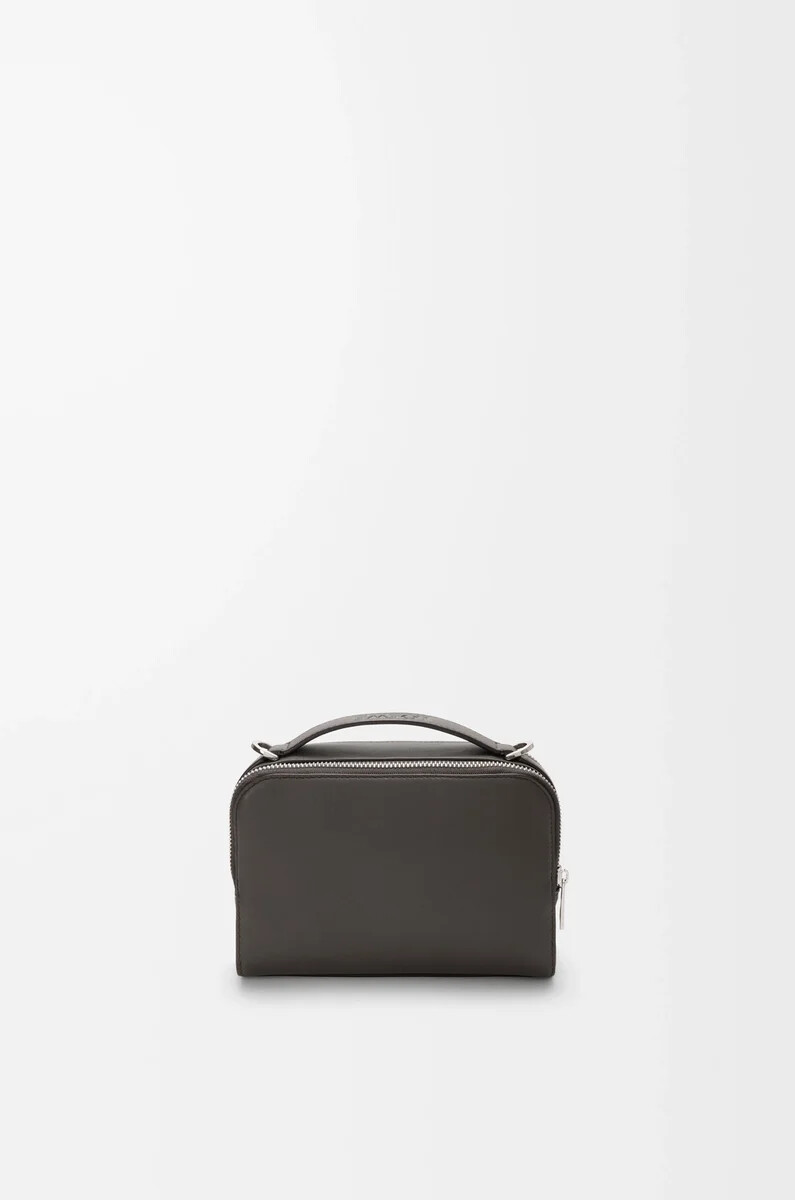 mini bolso bandolera para cámara en piel de becerro satinada gris oscuro