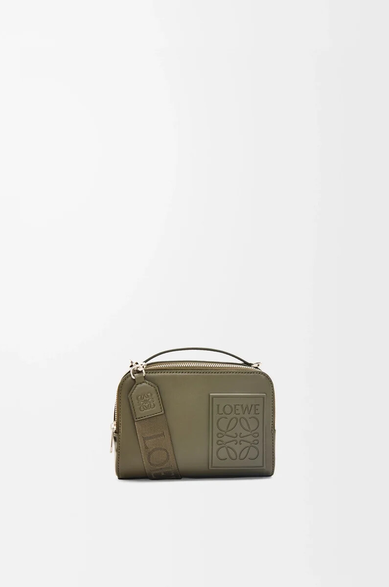 mini bolso bandolera para cámara en piel de becerro satinada color verde caqui