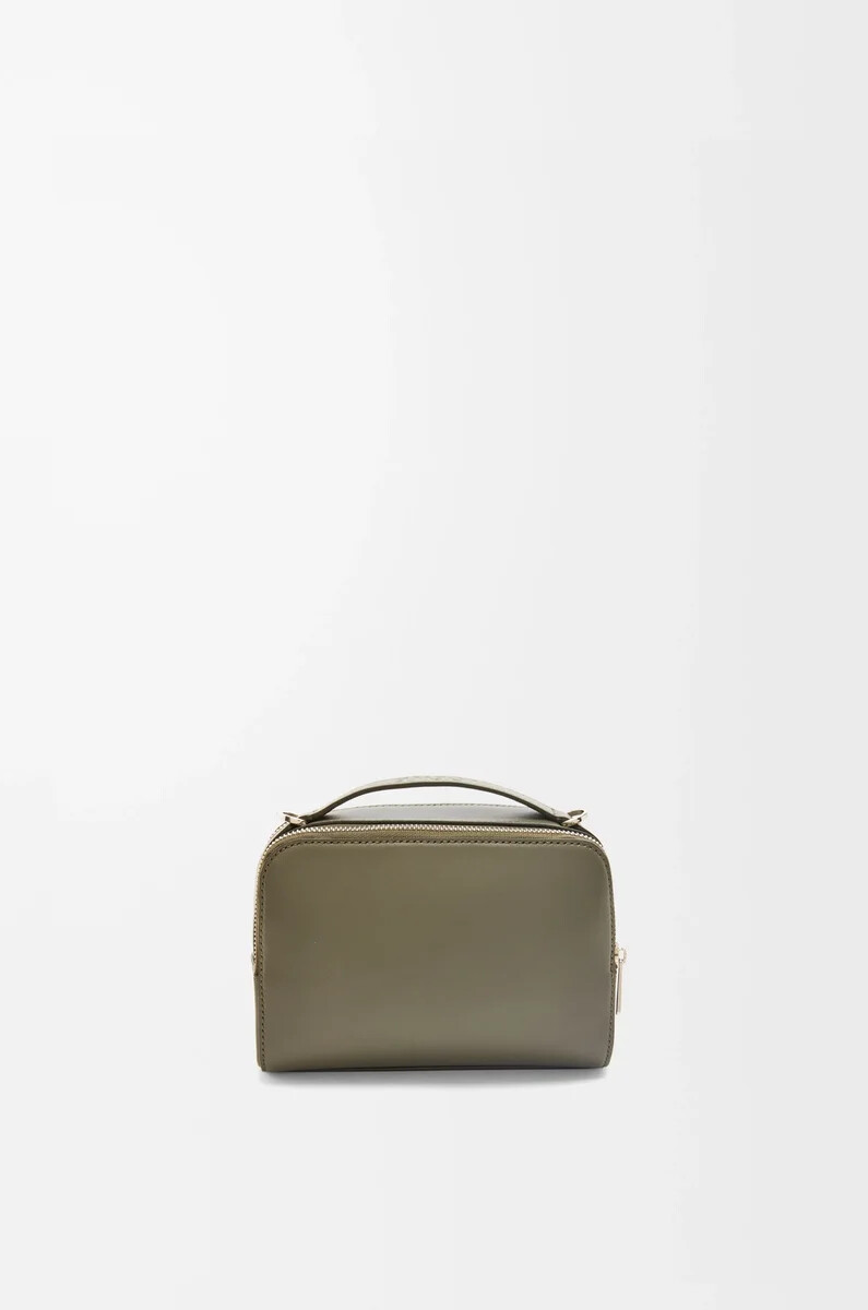 mini bolso bandolera para cámara en piel de becerro satinada color verde caqui