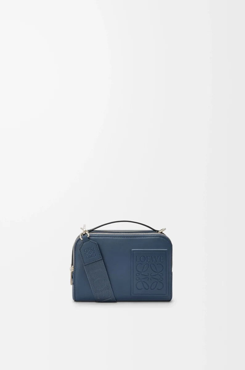 mini bolso bandolera para cámara en piel de becerro satinada color índigo