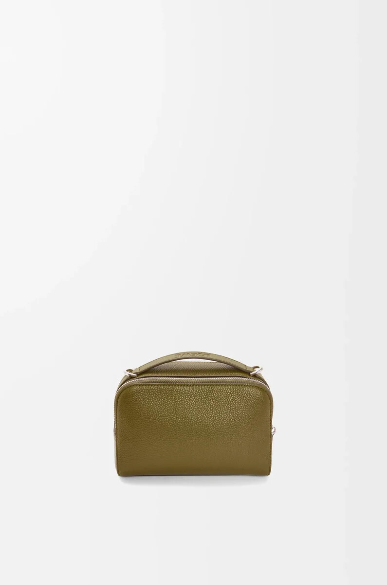 mini bolso bandolera para cámara en piel de becerro granulada suave color oliva