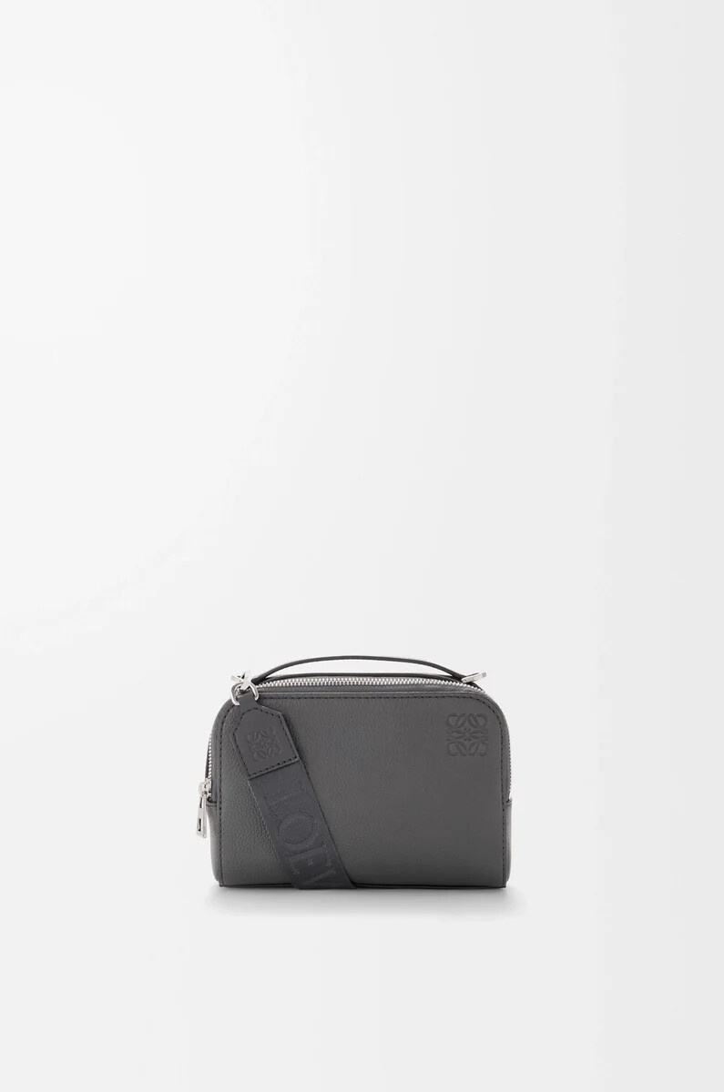 mini bolso bandolera para cámara en suave piel de becerro granulada color antracita