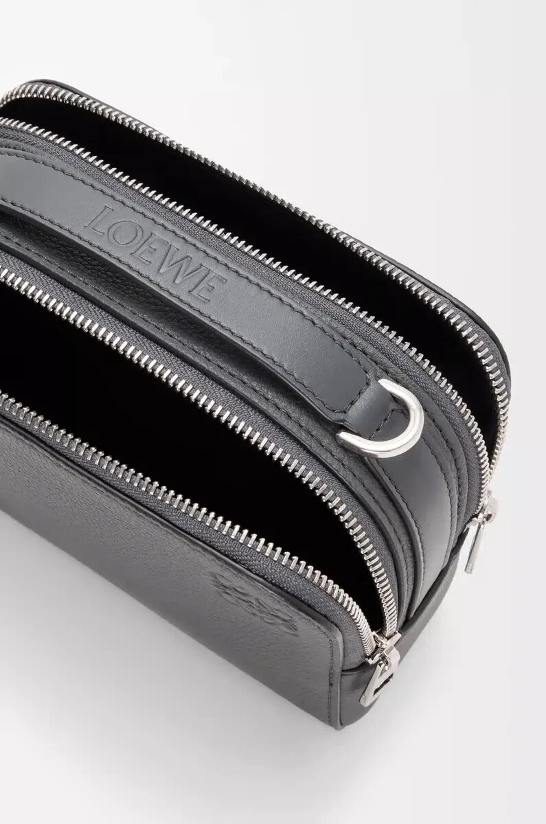 mini bolso bandolera para cámara en suave piel de becerro granulada color antracita
