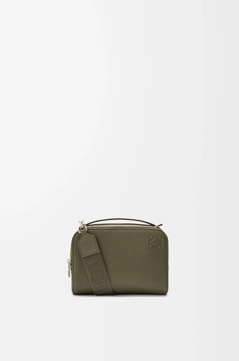 mini bolso bandolera para cámara en piel de becerro granulada suave color verde caqui