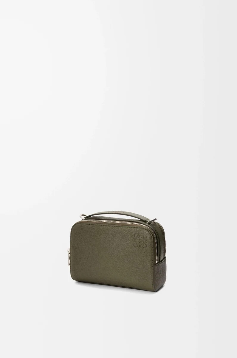 mini bolso bandolera para cámara en piel de becerro granulada suave color verde caqui