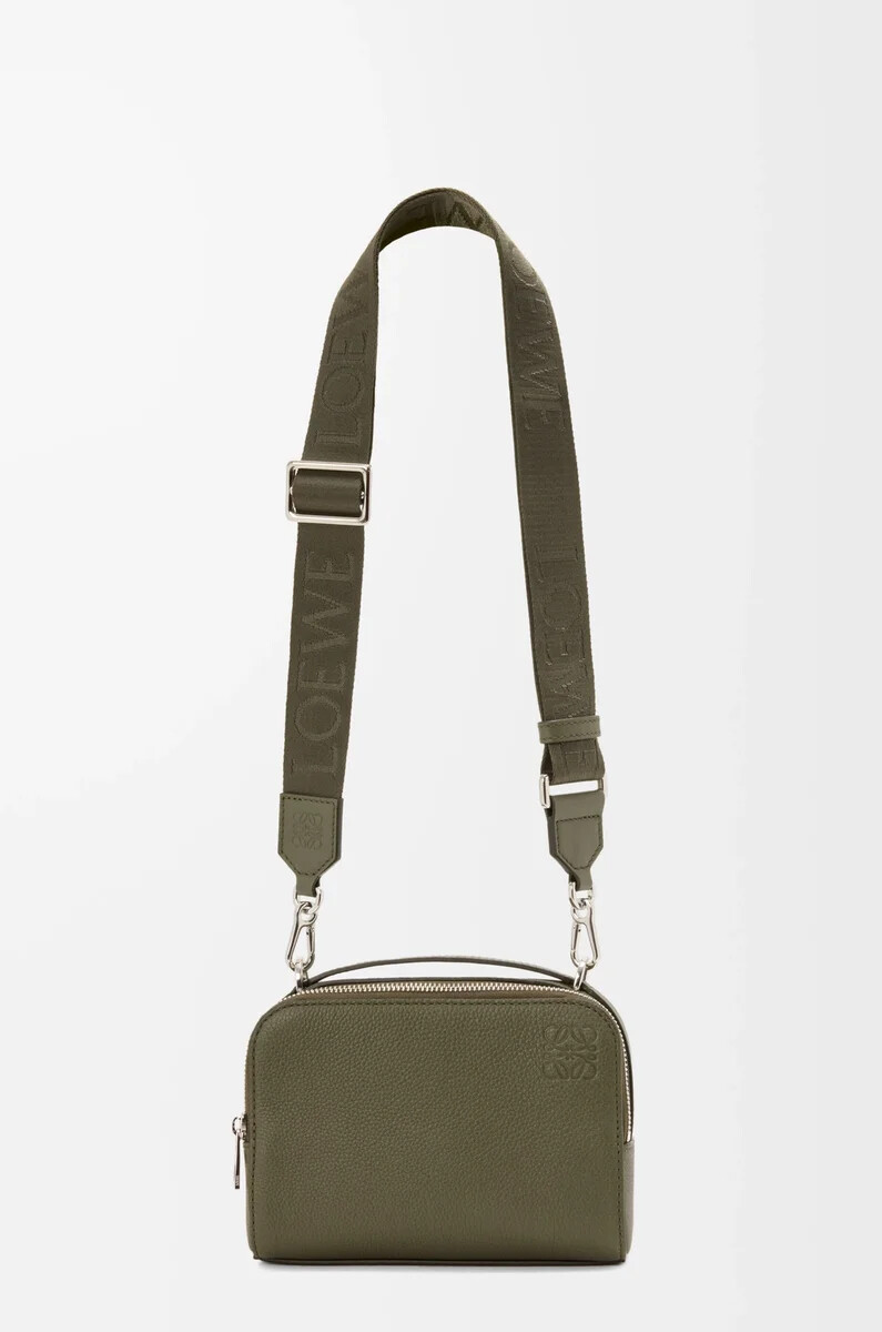 mini bolso bandolera para cámara en piel de becerro granulada suave color verde caqui