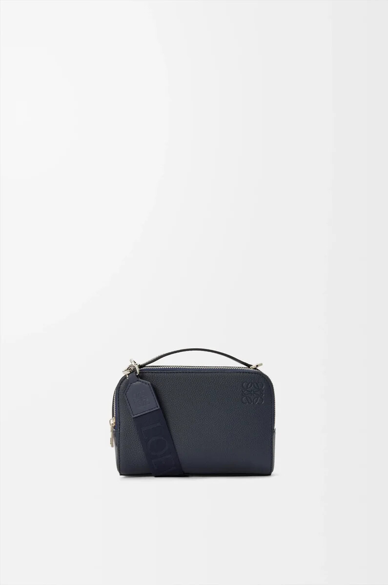 mini bolso bandolera para cámara en piel de becerro granulada suave color azul marino intenso