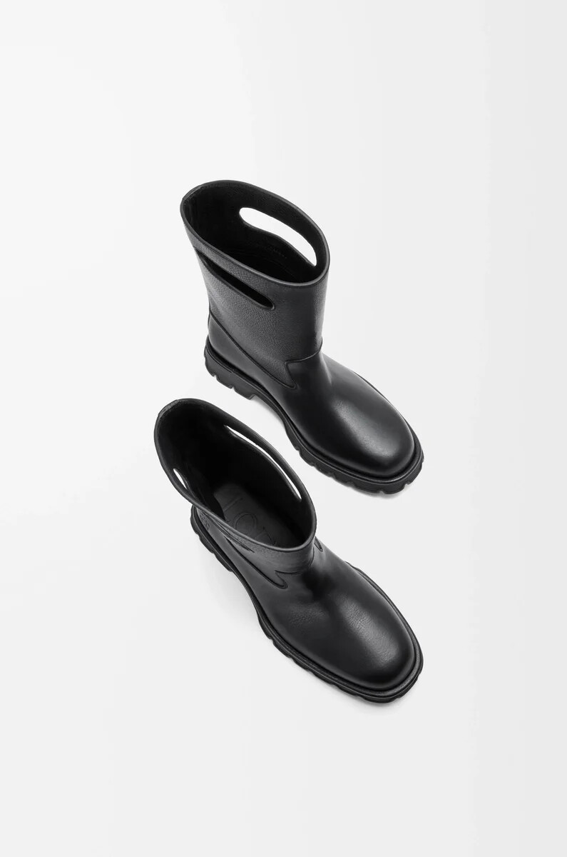 bota bobby en piel de becerro granulada de curtido vegetal negro