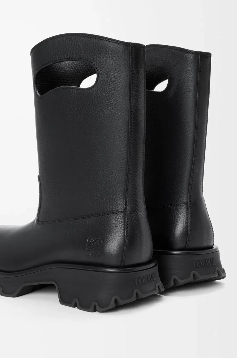 bota bobby en piel de becerro granulada de curtido vegetal negro