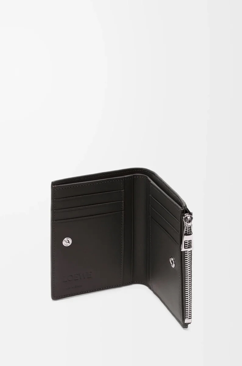 cartera compacta y fina en piel de becerro clásica texturizada gris oscuro
