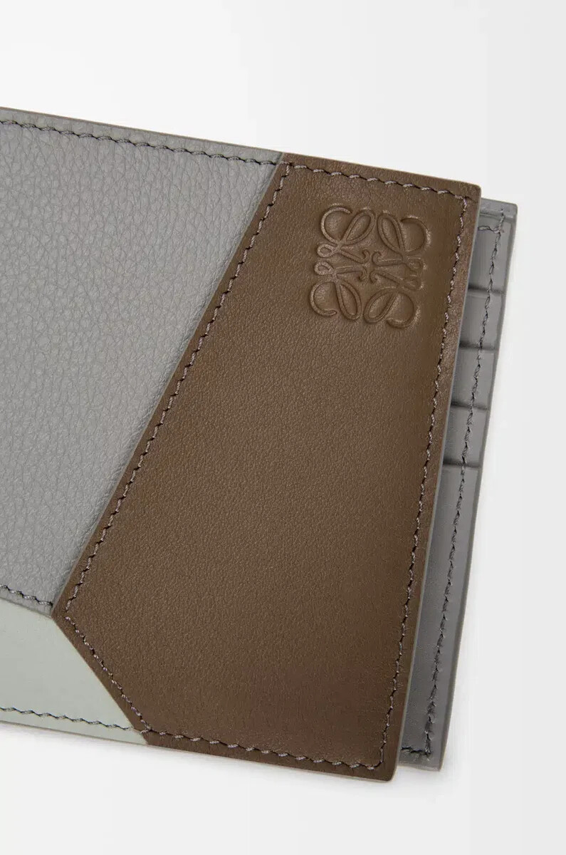 cartera plegable puzzle en piel de becerro clásica en color marrón inviernogris ceniza