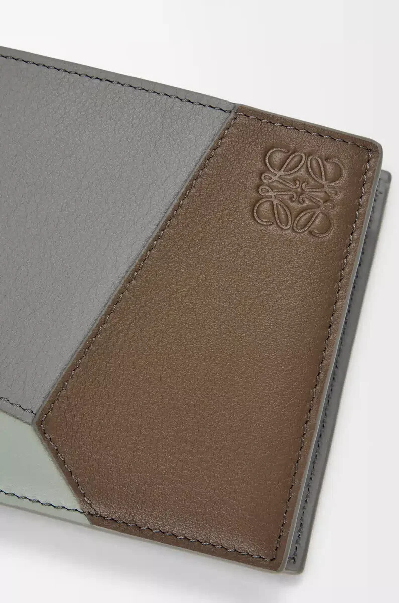 monedero plegable puzzle en piel de becerro clásica en color marrón inviernogris ceniza