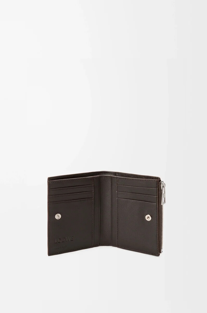 cartera compacta y fina panta en piel de becerro brillante vintage brown