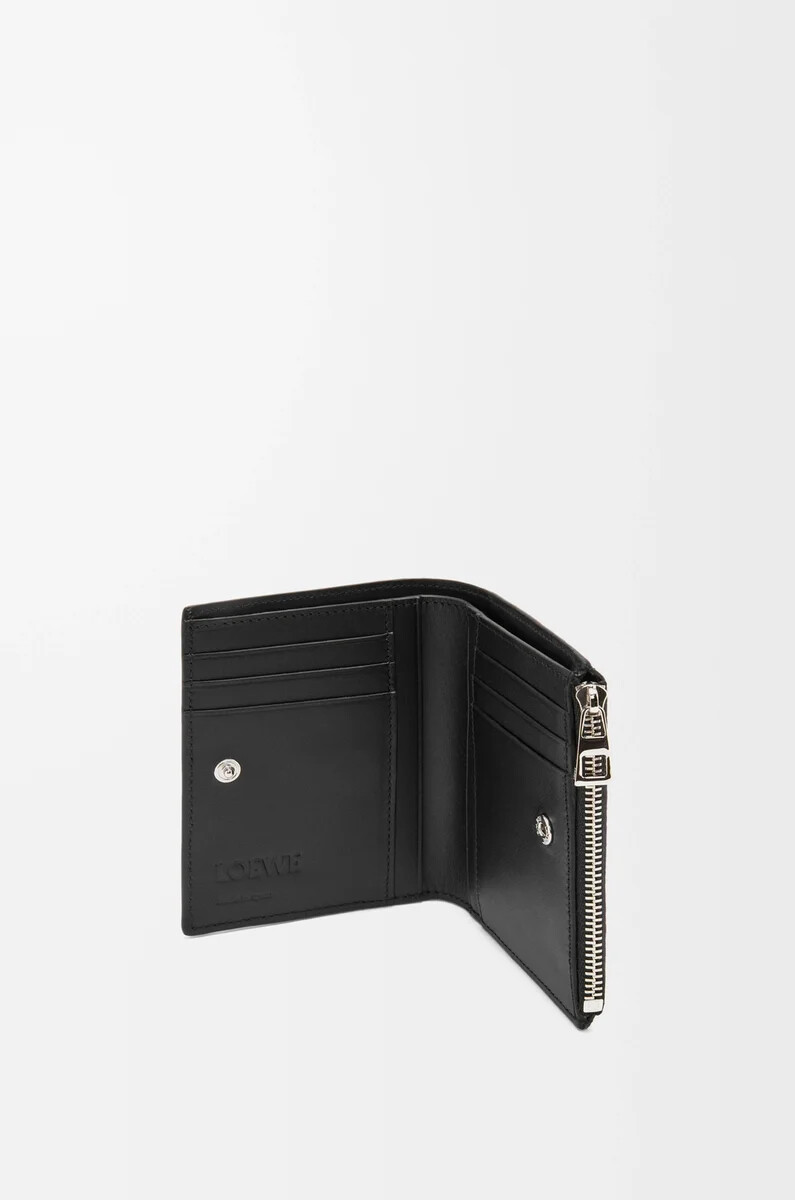 cartera compacta y delgada en piel de becerro granulada suave color negro
