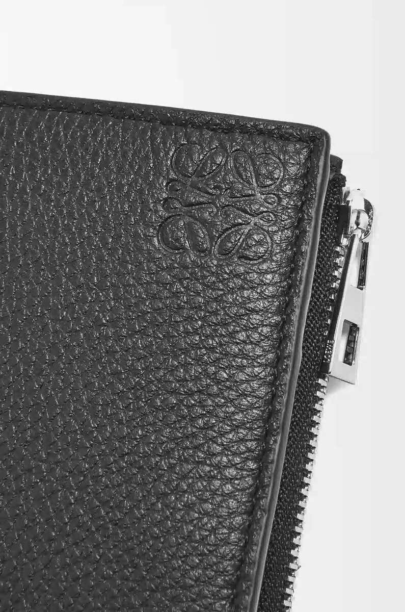 cartera compacta y delgada en piel de becerro granulada suave color negro