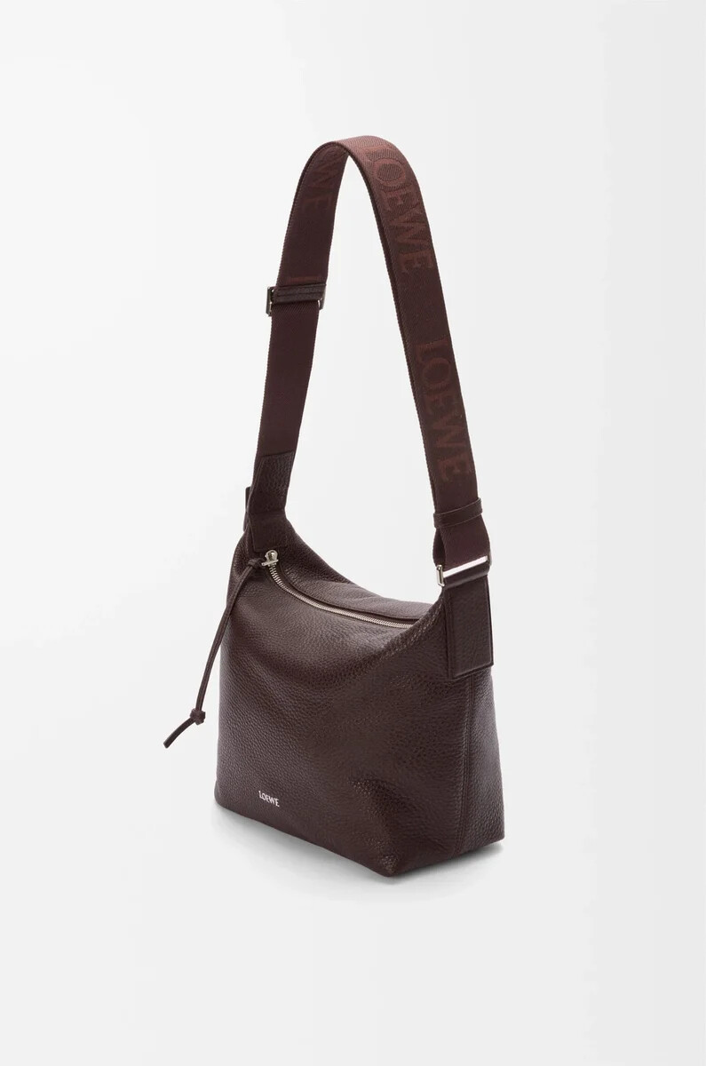 bolso bandolera pequeño cubi en piel de becerro granulada flexible color sangre de buey