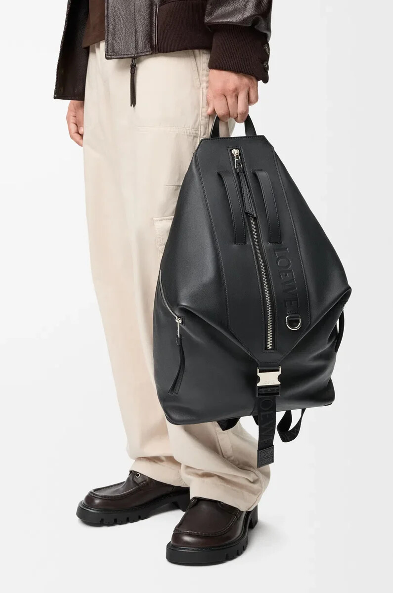 mochila convertible en piel de becerro clásica negra