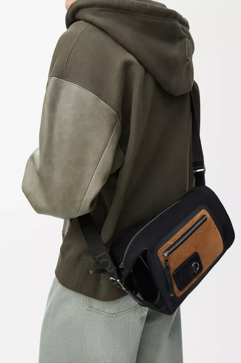 bolso cubo pequeño flex loop de lona y ante negrodorado oscuro