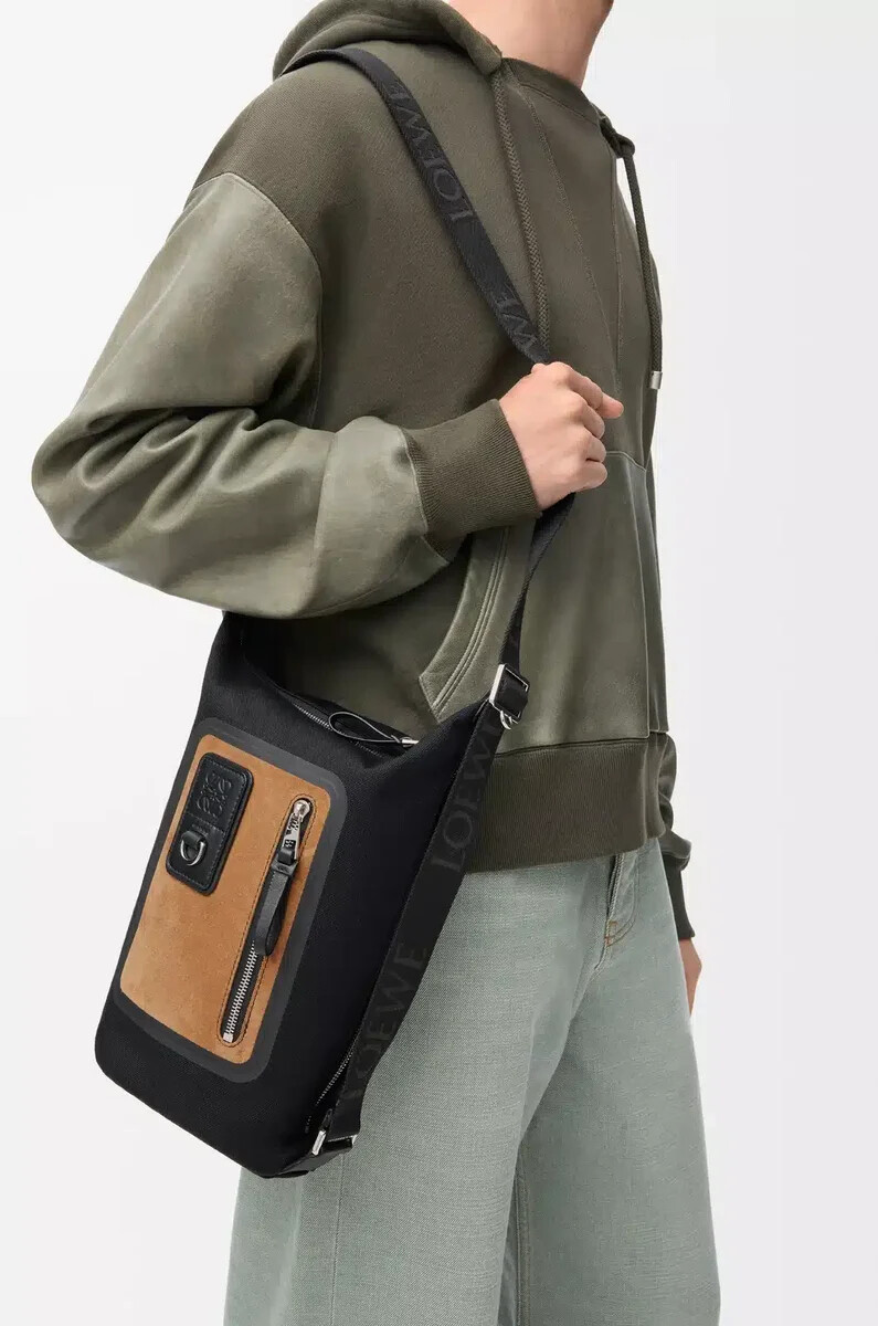 bolso cubo pequeño flex loop de lona y ante negrodorado oscuro