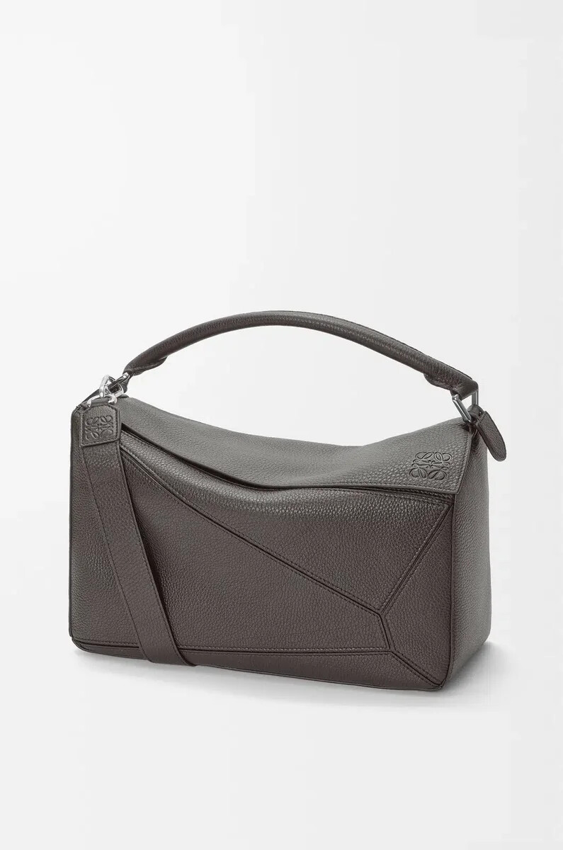 bolso puzzle grande en piel de becerro granulada flexible color gris oscuro