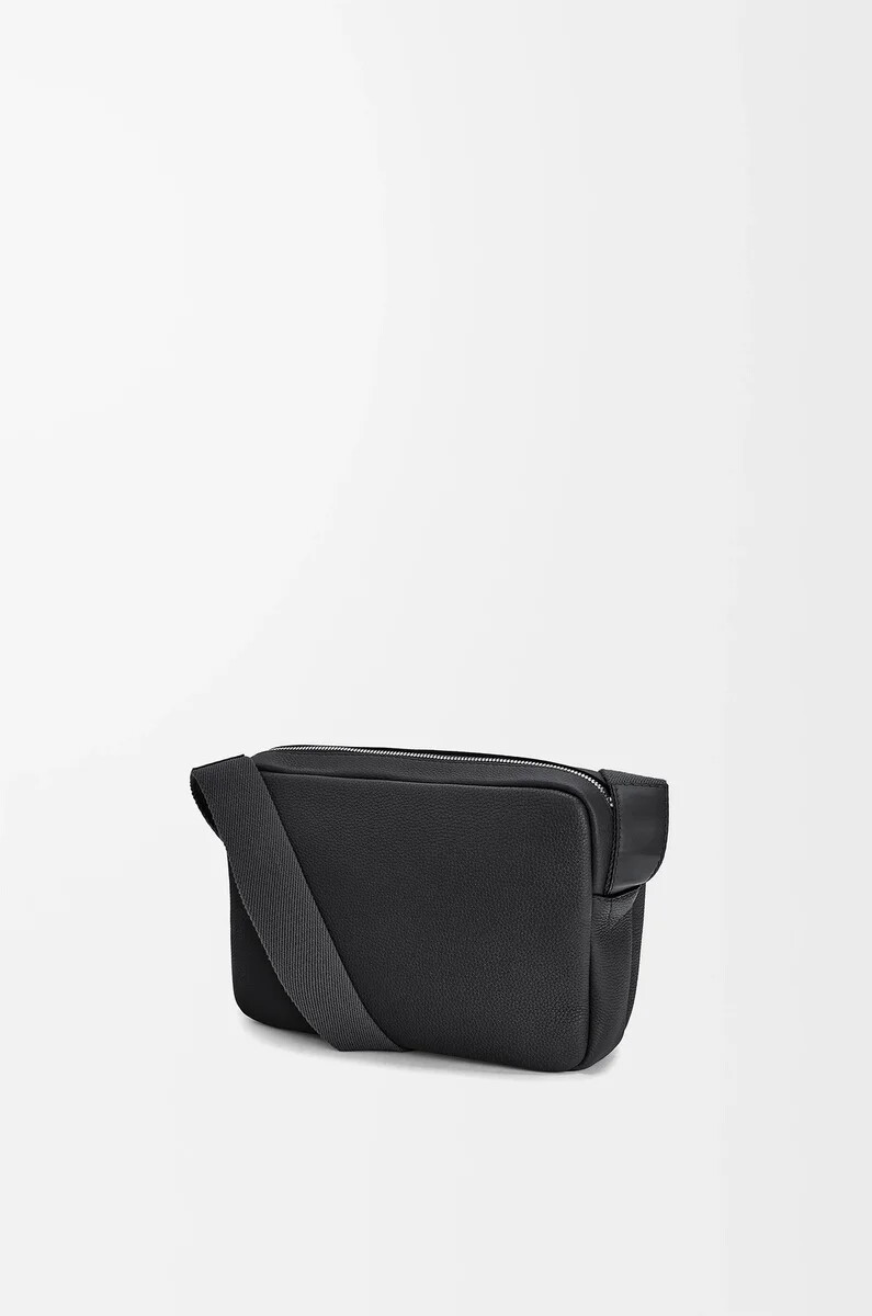 bolso bandolera militar xs en piel de becerro granulada suave negro