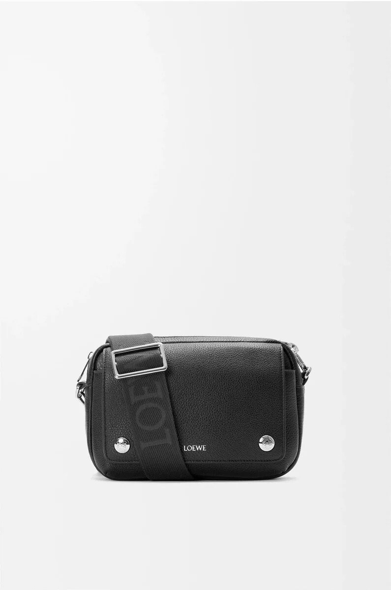 bolso bandolera pequeño pebble de piel de becerro granulada flexible color negro
