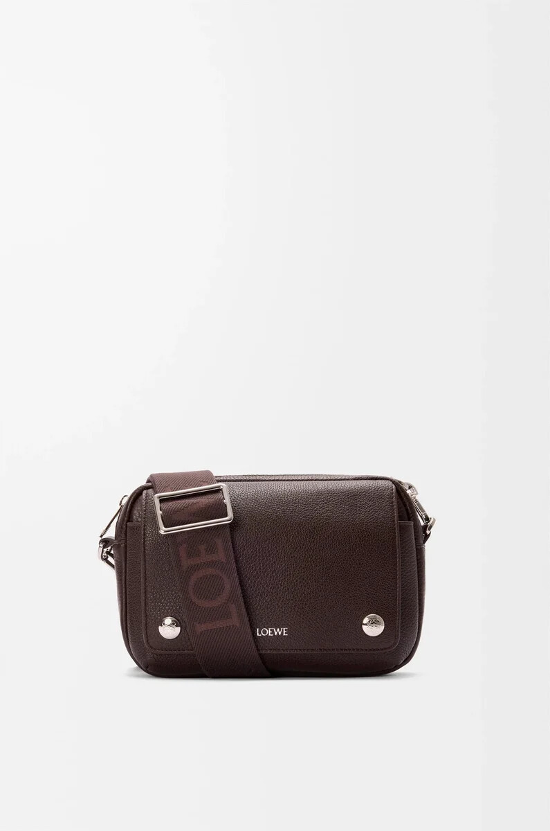 bolso bandolera pequeño pebble en piel de becerro granulada flexible color sangre de buey