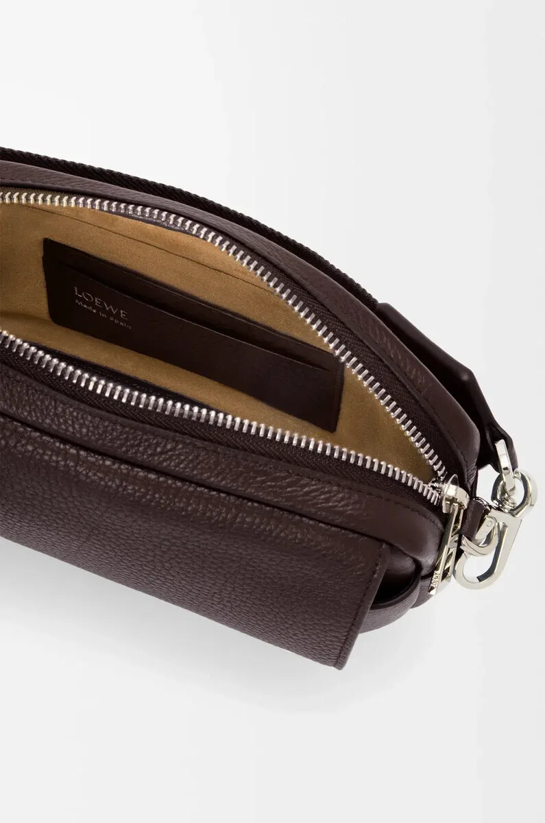 bolso bandolera pequeño pebble en piel de becerro granulada flexible color sangre de buey