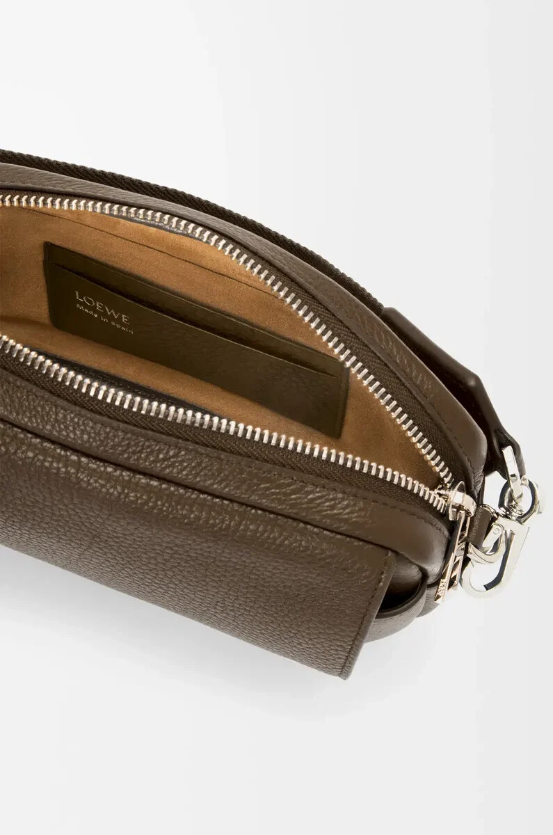 bolso bandolera pequeño pebble en piel de becerro granulada flexible tundra