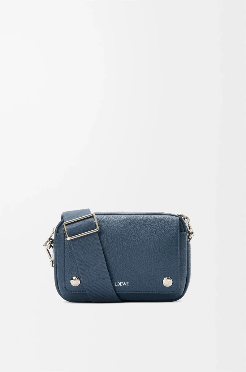 bolso bandolera pequeño pebble de piel de becerro granulada flexible teñido índigo