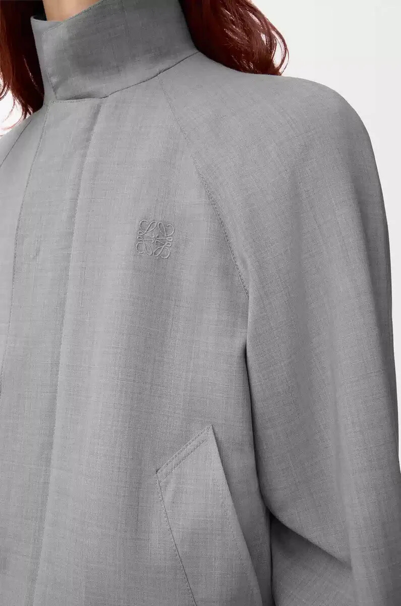 chaqueta con cremallera de lana gris claro