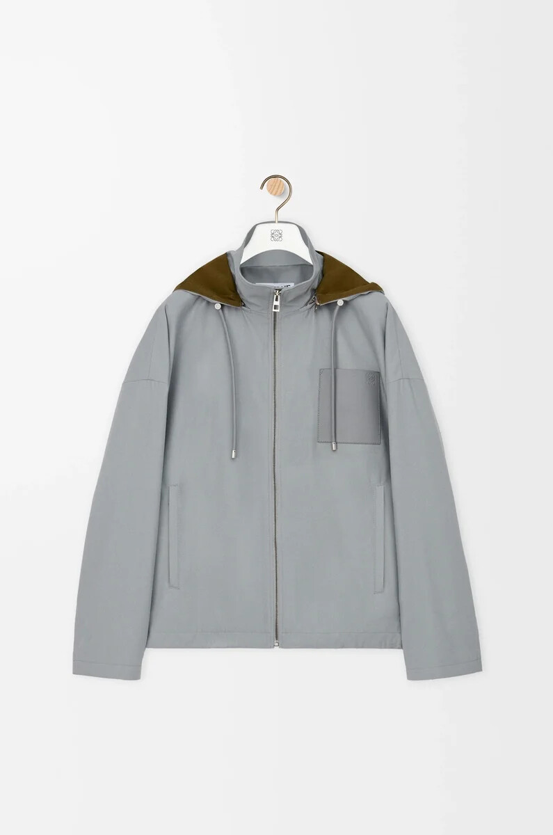 chaqueta con capucha de algodón gris claro
