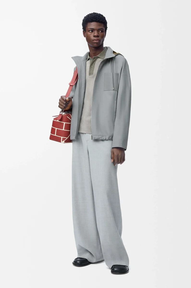 chaqueta con capucha de algodón gris claro