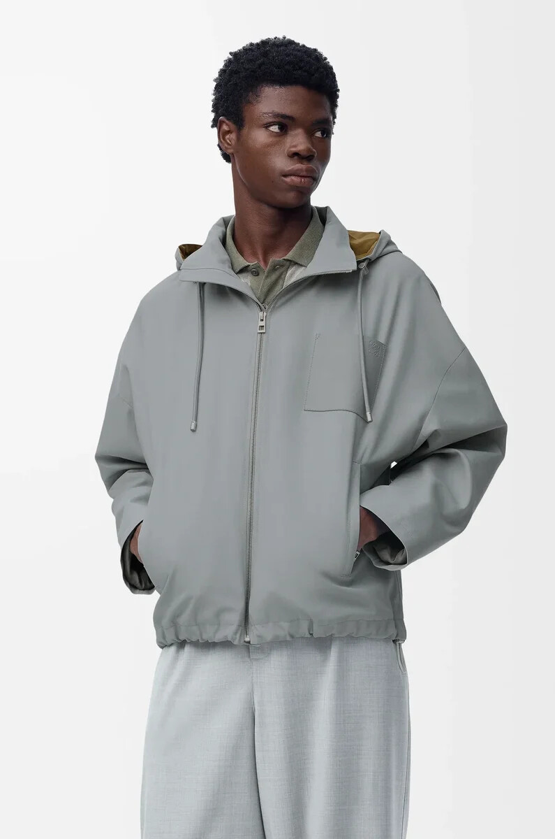chaqueta con capucha de algodón gris claro