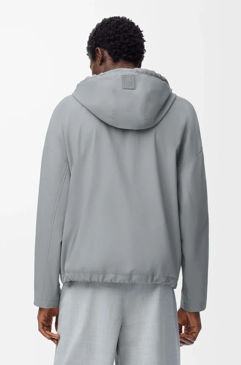 chaqueta con capucha de algodón gris claro