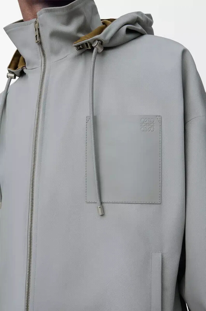 chaqueta con capucha de algodón gris claro