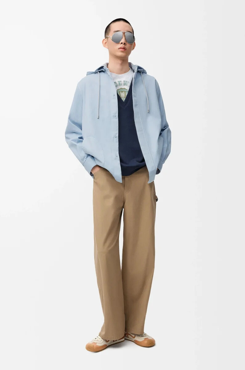 camisa con capucha de algodón azul claro