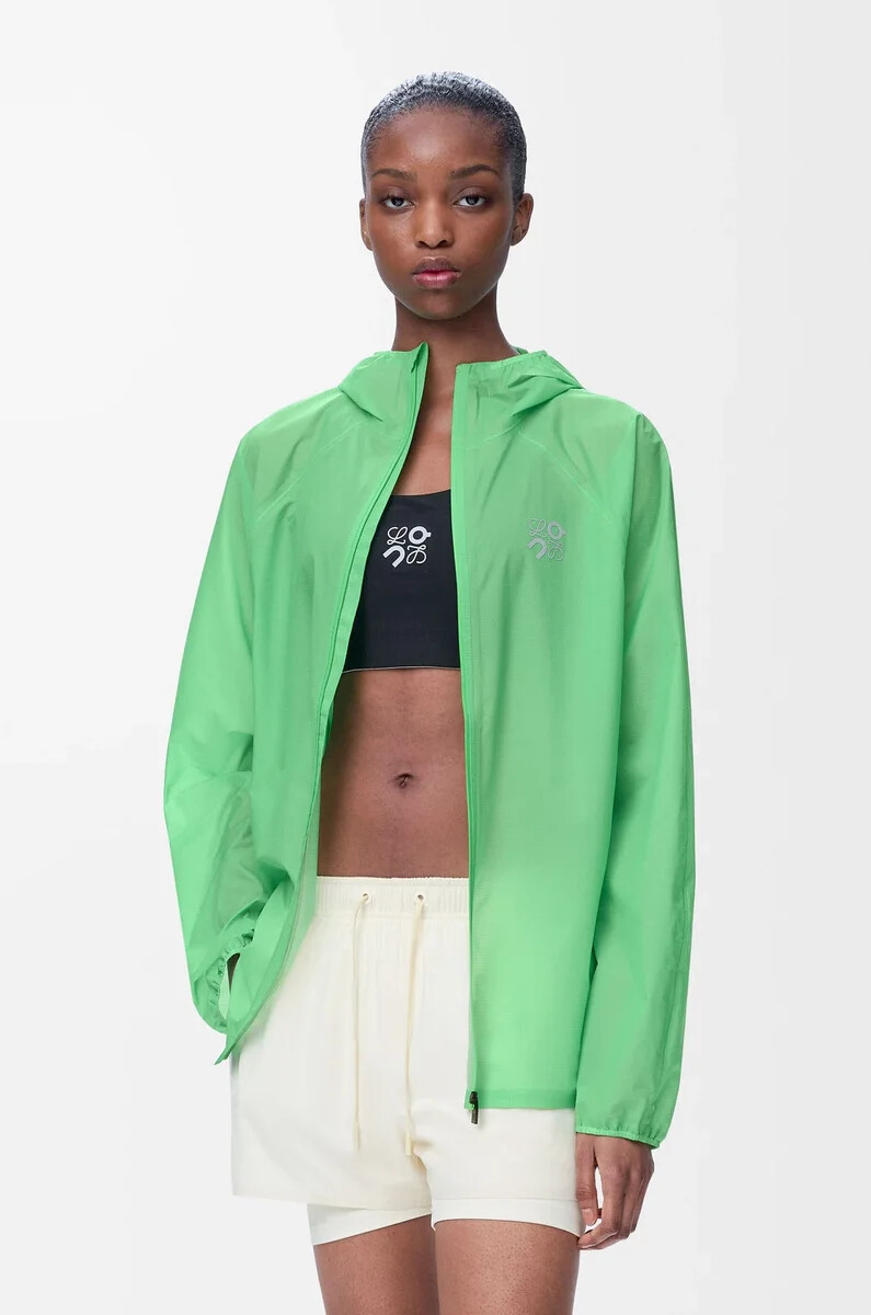 chaqueta ultra en tejido técnico verde
