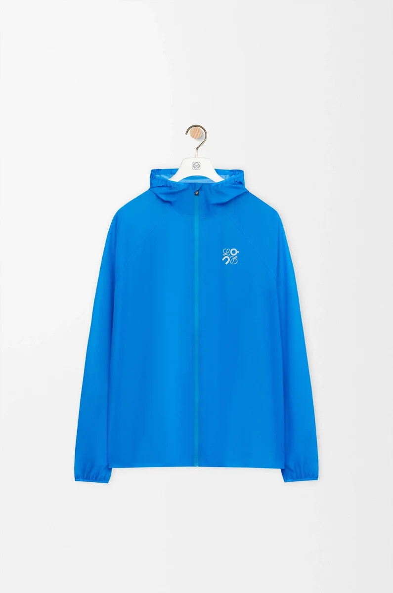 chaqueta ultra en tejido técnico azul