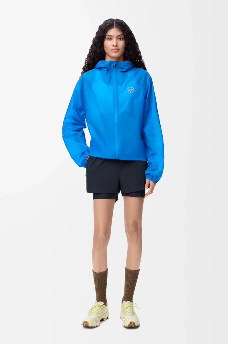 chaqueta ultra en tejido técnico azul