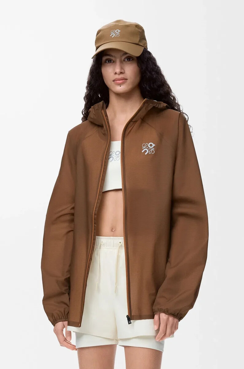 chaqueta ultra en tejido técnico toffee