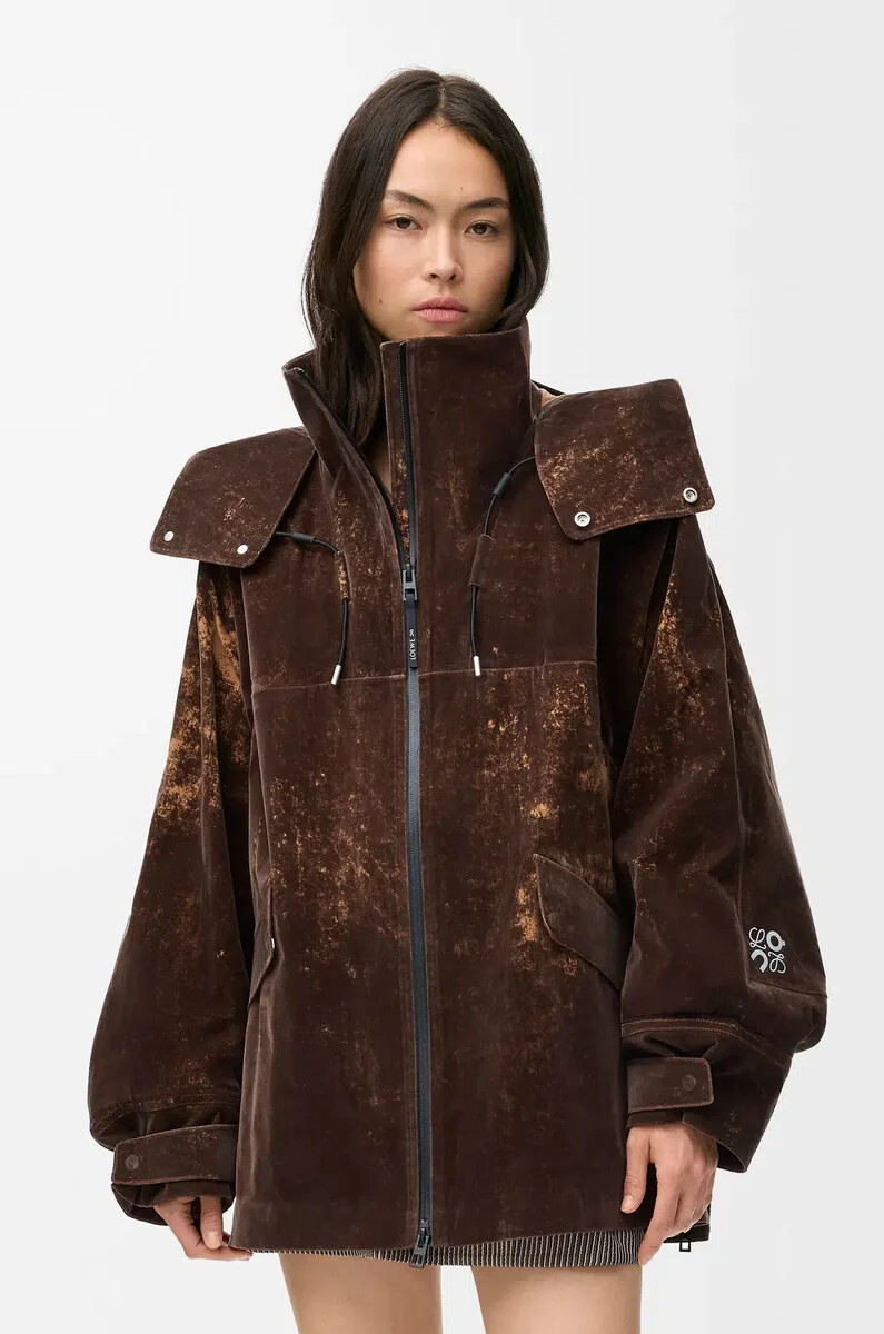 chaqueta en tejido técnico flocado marrón chocolate